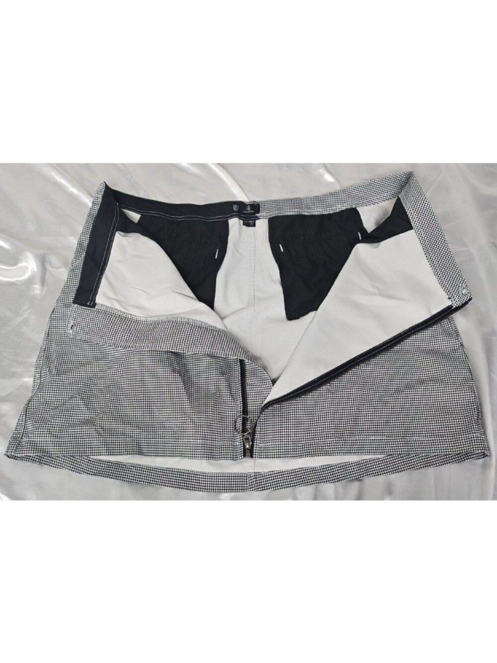 Volcom Womens Plus Size 18W Houndstooth Mini Skirt NWT Front Zip Black Academia - Picture 8 of 14